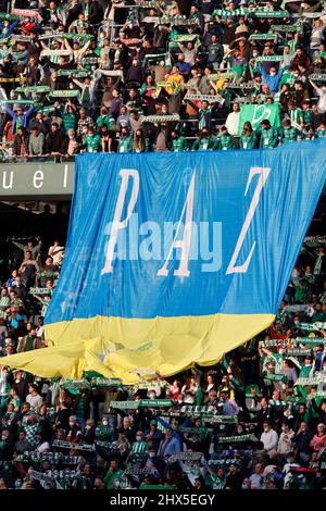 Sevilla, Spagna. 09th Mar 2022. 9th marzo 2022; stadio Benito Villamarin; Siviglia; Spagna; UEFA Europa League; Betis vs Eintracht Frankfurt; banner of Paz Ukraine 900/Cordon Press Credit: CORDON PRESS/Alamy Live News Foto Stock