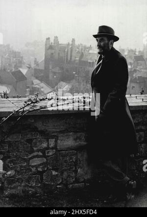 Signor, Algernon Cecil, in piedi sul balcone della sua residenza, che si affaccia sulla città antica di Bath. Algernon ***** M.A. figlio di Lord Eustace Cecil (che era il terzo figlio del marchese di Salisbury del 2nd), il sig. Algernon Cecil è cugino del marchese attuale (4th), e del visconte Cecil e Visconte Quickswood. Come gli altri Cecils, ha ricevuto la sua formazione a Eton e oxford dove (al New College) ha ottenuto una prima Classe in Storia moderna. Nato il 31st gennaio 1879, ha attirato l'attenzione del pubblico quando, nel 1901, è stato eletto presidente della Oxford Union Society, una forma di ufficio che più Foto Stock