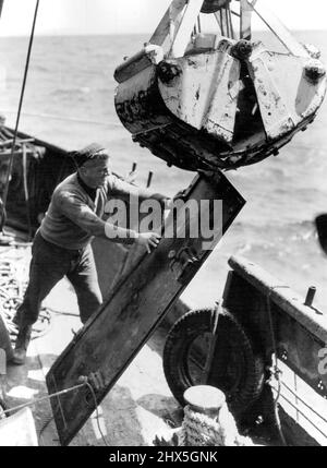 'Niagara' - anche Salvage Scenes - Merchant Shipping. Febbraio 24, 1942. Foto Stock