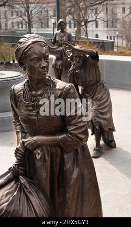 Voci dal Giardino: Il monumento delle Donne della Virginia a Richmond VA Foto Stock