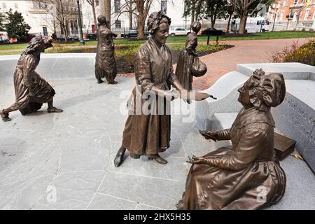 Voci dal Giardino: Il monumento delle Donne della Virginia a Richmond VA Foto Stock