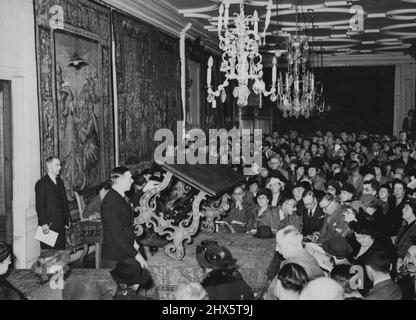 Gli investitori che hanno trovato il mercato azionario un punto di sbocco deludente di investimento negli ultimi mesi potrebbero risparmiare un pensiero per l'Australia Object d'art mercato. Novembre 07, 1938. (Foto di Sport & General Press Agency Limited). Foto Stock