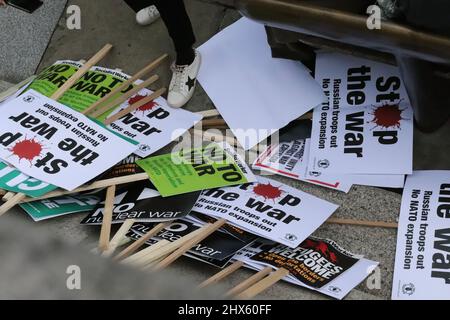 Centinaia di persone si riuniscono per protestare contro l'invasione russa dell'Ucraina 06/03/22 Londra, Regno Unito Foto Stock