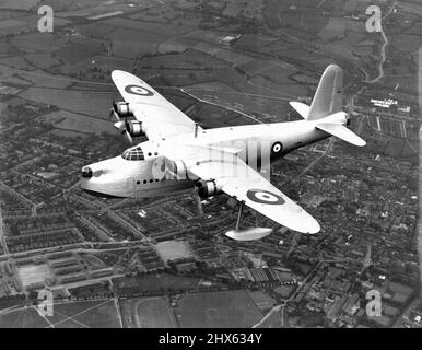 Nuovo bombardiere volante gigante. Il 'Sunderland' in volo. Il corto 'Sunderland', il nuovo bombardiere per imbarcazioni volanti che è ora in costruzione in quantità per la Royal Air Force e di cui il primo volo è quasi pronto per il servizio. Insieme alla sua lunga distanza e ad alta velocità le sue potenzialità come un bombardiere possono essere misurate dalla capacità di trasporto delle Empire Flying Boats da cui è stata sviluppata la 'Sunderland'. Luglio 31, 1939. (Foto di Paul Popper). Foto Stock