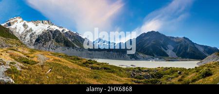 Il ghiacciaio Mueller e il suo lago con le Alpi meridionali sullo sfondo Foto Stock