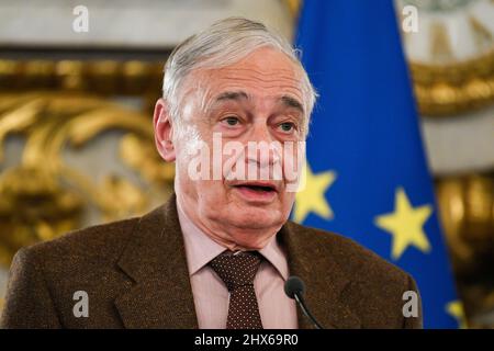 Parigi, Francia. 9 marzo 2022, Andrei Grachev (o Gratchev), ex consigliere politico e ultimo portavoce ufficiale dell'ex presidente sovietico Mikhail Gorbachev durante la cerimonia di premiazione del Premio del libro geopolitico del 2022, il 9 marzo 2022, presso il Ministero per l'Europa e gli affari esteri di Parigi, Francia. Credit: Victor Joly/Alamy Live News Foto Stock