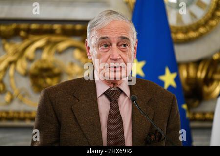 Parigi, Francia. 9 marzo 2022, Andrei Grachev (o Gratchev), ex consigliere politico e ultimo portavoce ufficiale dell'ex presidente sovietico Mikhail Gorbachev durante la cerimonia di premiazione del Premio del libro geopolitico del 2022, il 9 marzo 2022, presso il Ministero per l'Europa e gli affari esteri di Parigi, Francia. Credit: Victor Joly/Alamy Live News Foto Stock