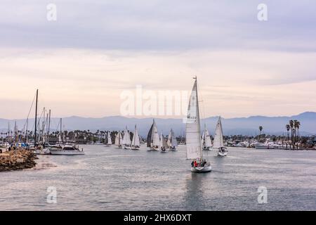 Barche a vela presso il porto di Channel Islands a Oxnard, California. Foto Stock