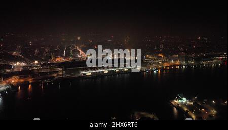 Capodanno ad Amsterdam, Paesi Bassi, fuochi d'artificio con vista notturna aerea della città. Foto Stock