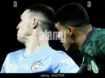 Manchester, Regno Unito. 09/03/2022, Phil Foden of Manchester City Tattoo Sky è il limite durante la partita di calcio Manchester City vs Sporting Lisbon, UEFA Champions League, Round of 16, LEG 2 of 2, Etihad Stadium, Manchester, UK. 9th marzo 2022. Credit: Michael Zemanek/Alamy Live News Foto Stock