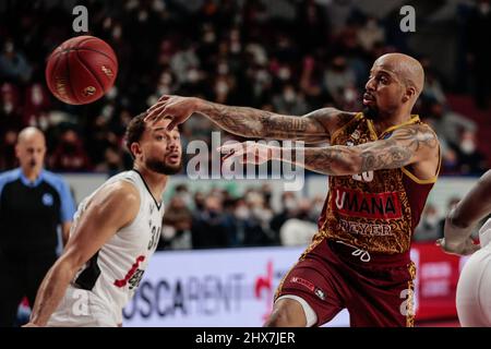 Venezia, Italia. 09th Mar 2022. Jordan Theodore (Umana Reyer Venezia) durante Umana Reyer Venezia vs Virtus Segafredo Bologna, Basketball Eurocup Championship a Venezia, Italy, March 09 2022 Credit: Independent Photo Agency/Alamy Live News Foto Stock