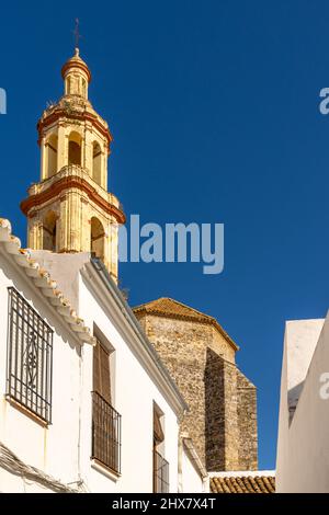 Vista della Parrocchia di nostra Signora della Chiesa dell'incarnazione nella storica Olvera Foto Stock