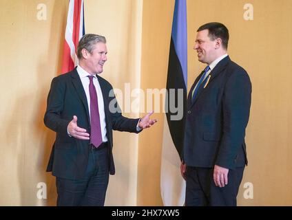 Il leader del lavoro Sir Keir Starmer incontra il presidente del Riigikogu, Juri Ratas, al Riigikogu presso il castello di Toompea, edificio del Parlamento estone, a Tallin, Estonia. Data foto: Giovedì 10 marzo 2022. Foto Stock