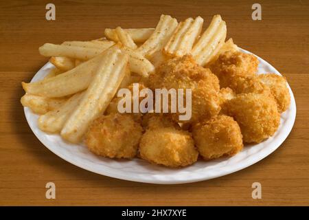 Poppers di pollo e patatine fritte Foto Stock