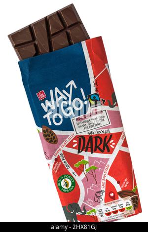 Way To Go barra di cioccolato fondente fin Carre da Lidl adagiato su sfondo bianco cacao rintracciabile al 100% coltivato dagli agricoltori della cooperativa Kuapa Kokoo Ghana Foto Stock