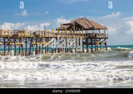 Vecchio molo in legno a Cocoa Beach Florida Foto Stock