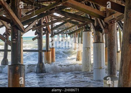 Vecchio molo in legno a Cocoa Beach Florida Foto Stock