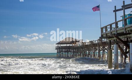 Vecchio molo in legno a Cocoa Beach Florida Foto Stock