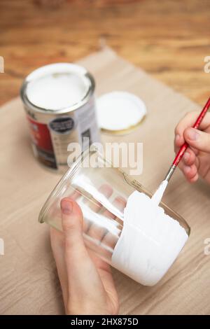 avvio dei passaggi di progetto del macrametto della fascetta per cavi in plastica - potrebbe non essere utilizzato Foto Stock