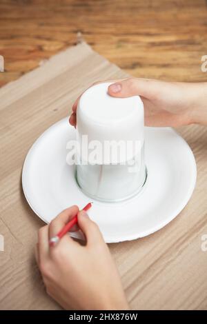 avvio dei passaggi di progetto del macrametto della fascetta per cavi in plastica - potrebbe non essere utilizzato Foto Stock