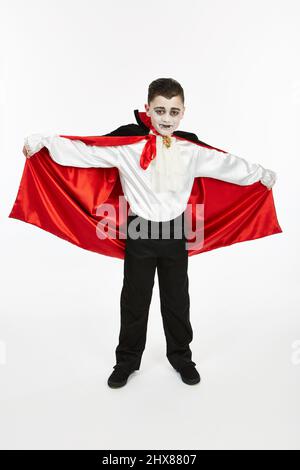 Kid/Model vestito come Vampiro per Halloween Foto Stock