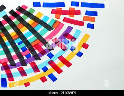 Esercitarsi a disegnare linee colorate con marcatore copico , curve, linee rette Foto Stock