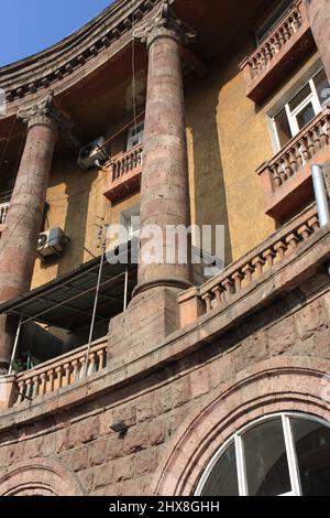 Vecchio edificio a Yerevan - capitale dell'Armenia Foto Stock