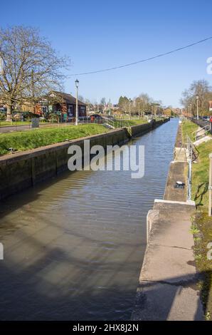 teddington si blocca sul fiume tamigi londra Foto Stock