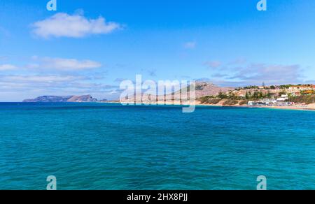 Vila Baleira città paesaggio costiero. Isola portoghese Porto Santo nell'arcipelago di Madeira, Portogallo Foto Stock