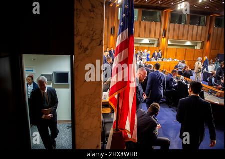 Washington DC, USA . 10th Mar 2022. William Burns, direttore della Central Intelligence Agency arriva per un Comitato di selezione del Senato sull'audizione di intelligence per esaminare le minacce a livello mondiale, nell'edificio dell'ufficio del Senato di Hart a Washington, DC, giovedì 10 marzo 2022. Credit: Rod Lammey/CNP /MediaPunch Credit: MediaPunch Inc/Alamy Live News Foto Stock