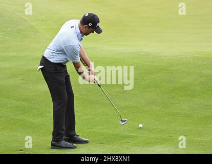 Ponte Vedra Beach, USA. 10th Mar 2022. Webb Simpson si mette sul green 16th nel primo round del campionato DEI GIOCATORI sul campo Stadium al TPC Sawgrass di Ponte Vedra Beach, Florida, giovedì 10 marzo 2022. Foto di Joe Marino/UPI Credit: UPI/Alamy Live News Foto Stock