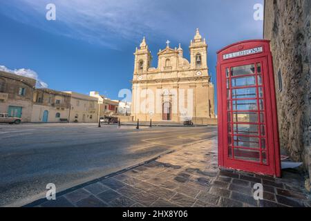 Cabina telefonica rossa Malta London Foto Stock