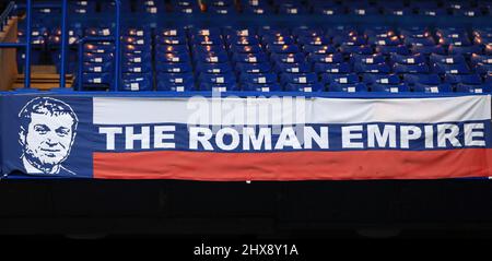 File photo datato 09-05-2019 di General view of a Chelsea banner in the stands that recita 'The Roman Empire'. Roman Abramovich è stato sanzionato dal governo britannico, congelando la vendita pianificata del miliardario russo-israeliano di Chelsea. Data di emissione: Giovedì 10 marzo 2022. Foto Stock