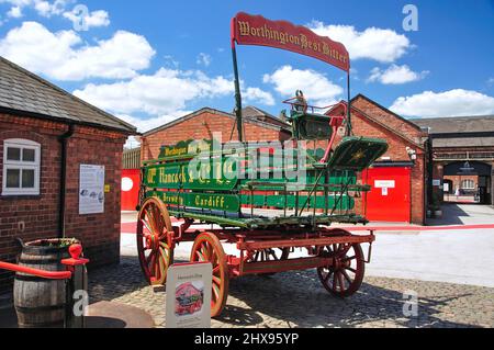 Hancock's Dray vintage Beer Wagon, The National Brewery Center, Horninglow Street, Burton Upon Trent, Staffordshire, Inghilterra, Regno Unito Foto Stock