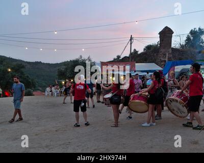 Bombos de Nisa nel Festival 2018. Castelo de vide, Portogallo Foto Stock