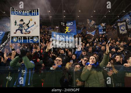 Bergamo, 10th marzo 2022. Gli appassionati di Atalanta durante la partita della UEFA Europa League al Gewiss Stadium di Bergamo. Il credito d'immagine dovrebbe essere: Jonathan Moscrop / Sportimage Credit: Sportimage/Alamy Live News Foto Stock