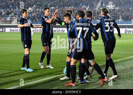 Bergamo, Italia. 10th Mar 2022. I giocatori di Atalanta festeggiano un gol durante la partita della UEFA Europa League tra Atalanta e Bayer Leverkusen allo stadio Gewiss di Bergamo. (Photo Credit: Gonzales Photo/Alamy Live News Foto Stock