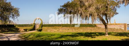 Panorama dell'ingresso alla storica Fort Caroline a Timucua, riserva ecologica e storica di Jacksonville, Florida. Foto Stock