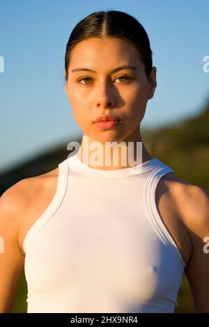 Headshots di ballerino multirazziale bello all'ora d'oro Foto Stock