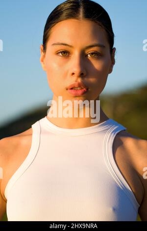 Headshots di ballerino multirazziale bello all'ora d'oro Foto Stock