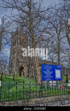 Sandbach a Cheshire con la Chiesa di Santa Maria Foto Stock