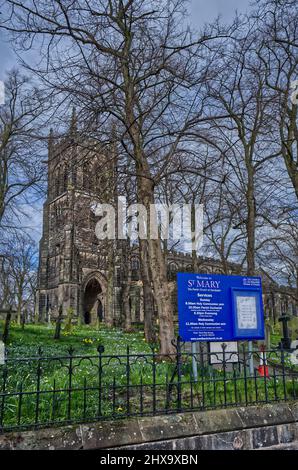 Sandbach a Cheshire con la Chiesa di Santa Maria Foto Stock