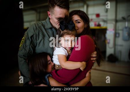 Famiglia militare riunita a Miramar a San Diego Foto Stock