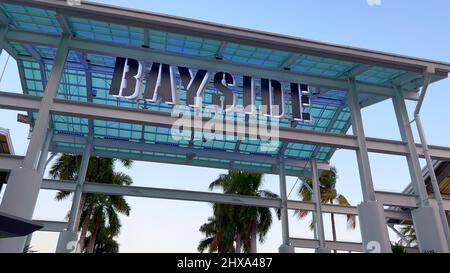 Ingresso al Bayside Marketplace Miami - MIAMI, STATI UNITI - 20 FEBBRAIO 2022 Foto Stock