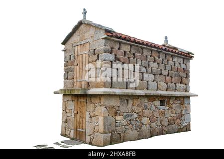 Horreo, tradizionale granaio di pietra della Galizia isolato su sfondo bianco Foto Stock