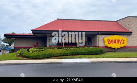 Dennys American Diner in Florida - MIAMI, STATI UNITI - 20 FEBBRAIO 2022 Foto Stock