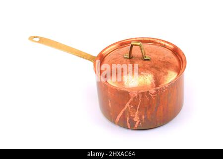 Vaso di rame isolato su sfondo bianco Foto Stock