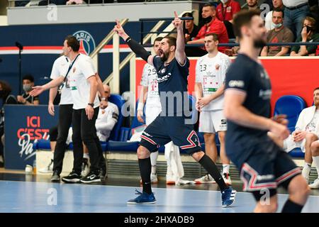 Parigi, Francia. 10th Mar 2022. Nikola Karabatic del PSG festeggia durante la EHF Champions League, partita di pallamano di fase di gruppo tra Paris Saint-Germain (PSG) Handball e Telekom Veszprem (KSE) il 10 marzo 2022 allo stadio Pierre de Coubertin di Parigi, Francia. Credit: Victor Joly/Alamy Live News Credit: Victor Joly/Alamy Live News Foto Stock