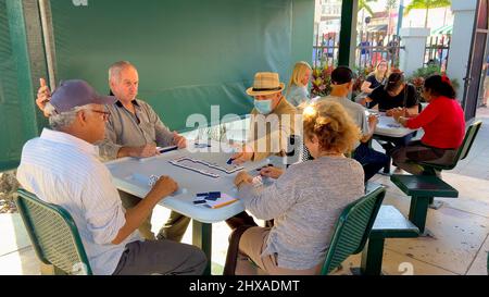 Il famoso Domino Park a Little Havana Calle Ocho è un sito patrimonio della Florida - MIAMI, STATI UNITI - 20 FEBBRAIO 2022 Foto Stock