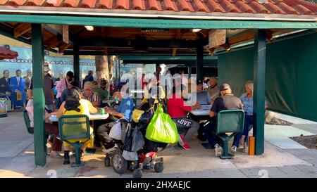 Il famoso Domino Park a Little Havana Calle Ocho è un sito patrimonio della Florida - MIAMI, STATI UNITI - 20 FEBBRAIO 2022 Foto Stock